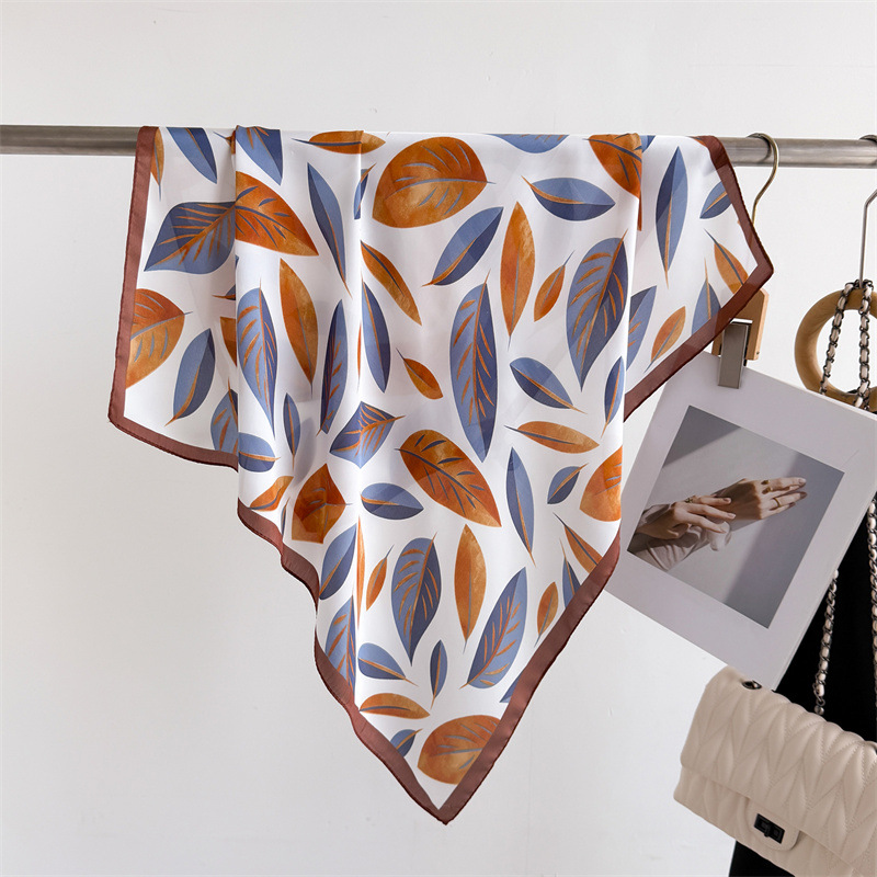Face Scarf Mask - Bufandas cuadradas con estampado de marca