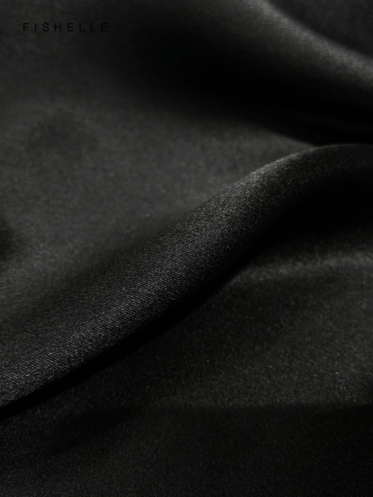 Bufanda de seda pura negra de  - Scarf Silk Square reseña y precio