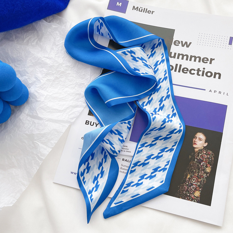 Pañuelo de seda azul Klein, nu - Ascot Neck Scarf reseña y precio